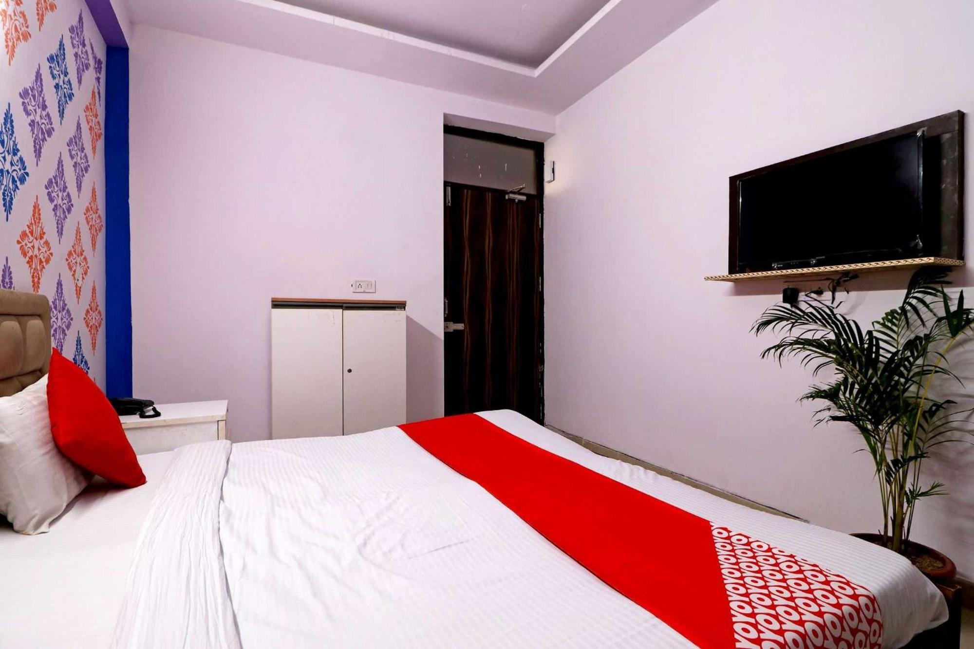 Hotel O Aaradhya Residency Ноида Екстериор снимка