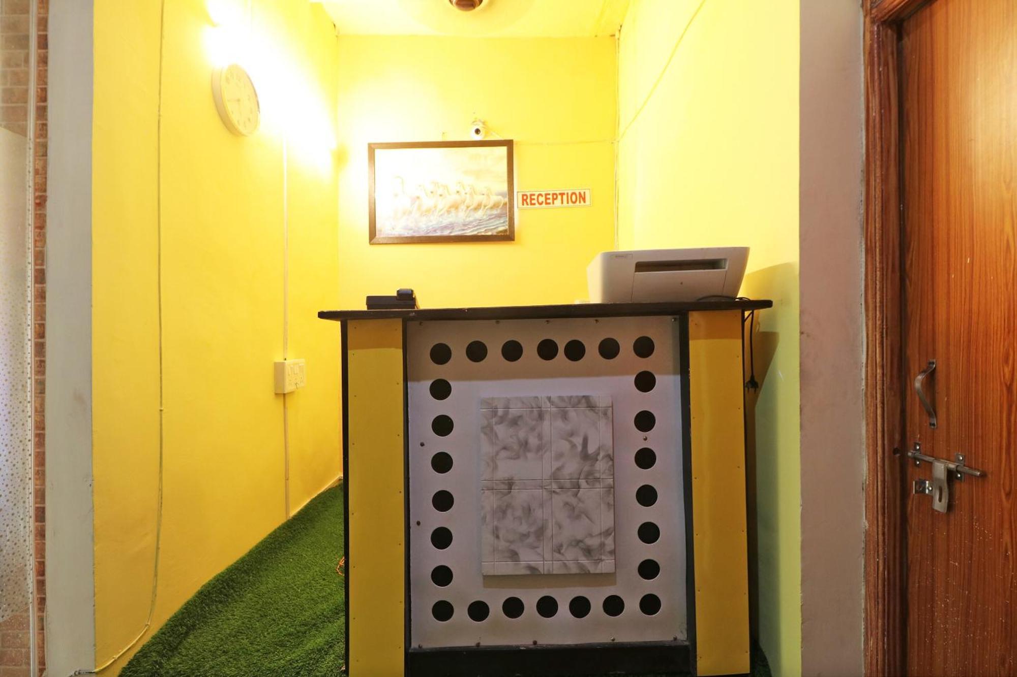 Hotel O Aaradhya Residency Ноида Екстериор снимка